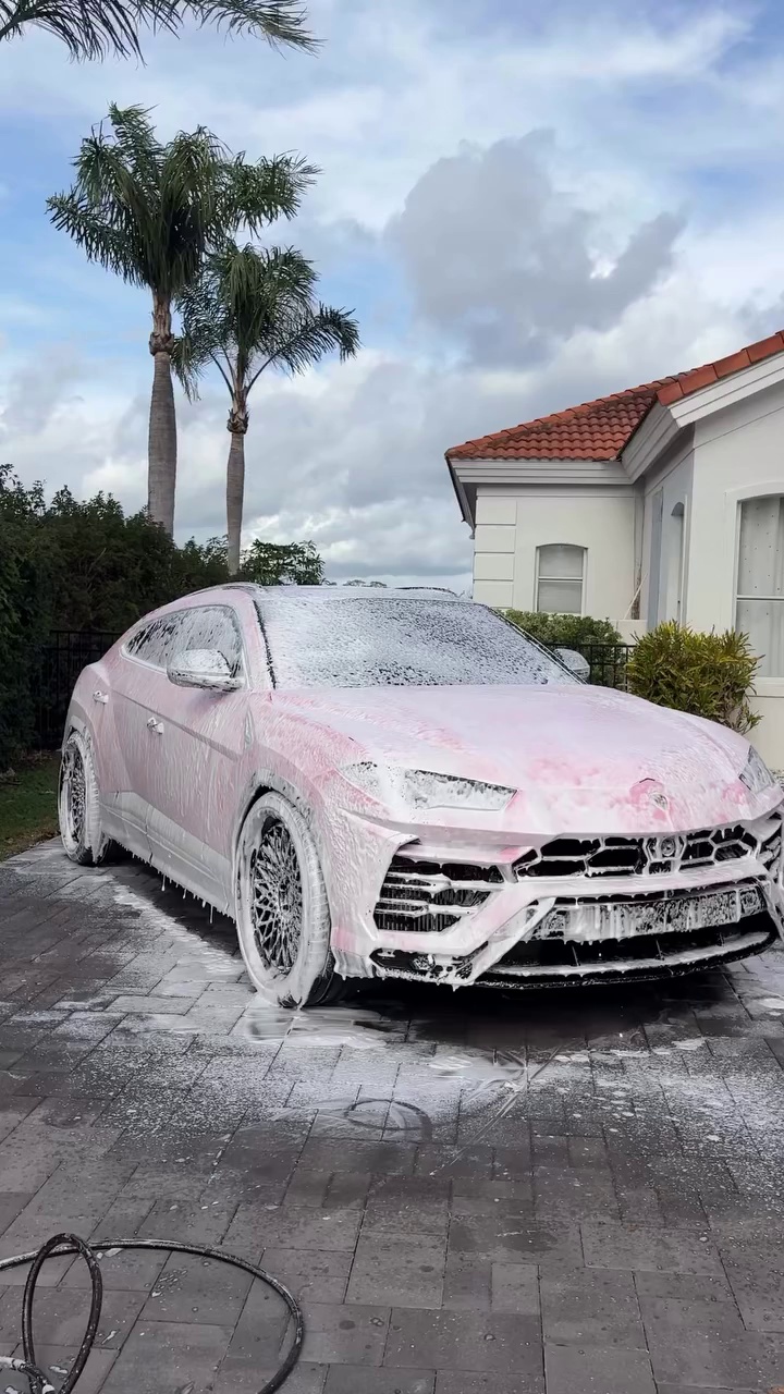 Lamborghini Urus Pink Foam
